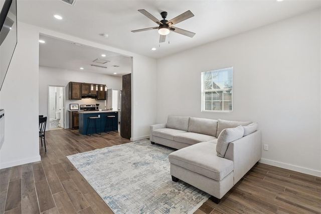 314 W Springer Avenue, Guthrie, OK 73044