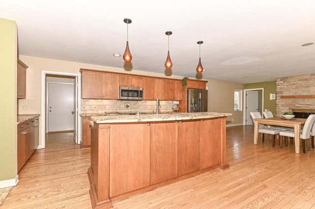 8801 Hart DRIVE, Waterford, WI 53185