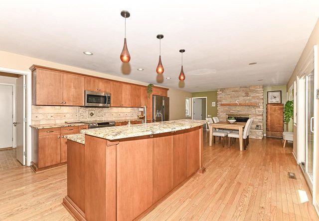 8801 Hart DRIVE, Waterford, WI 53185