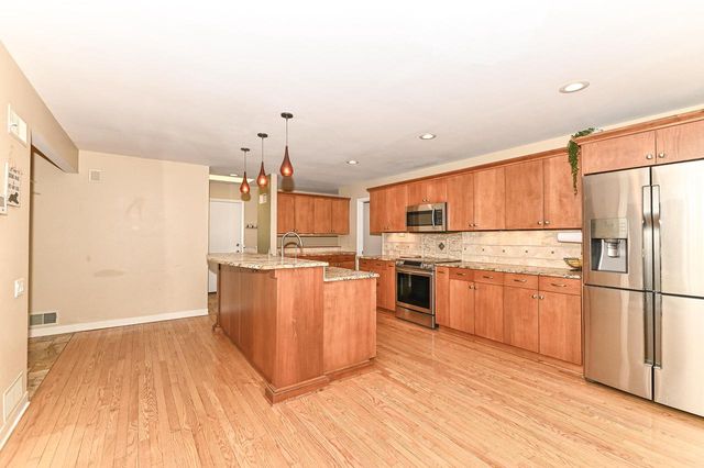 8801 Hart DRIVE, Waterford, WI 53185
