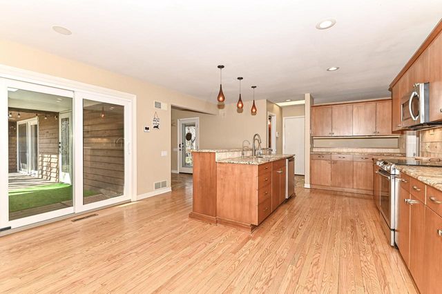 8801 Hart DRIVE, Waterford, WI 53185