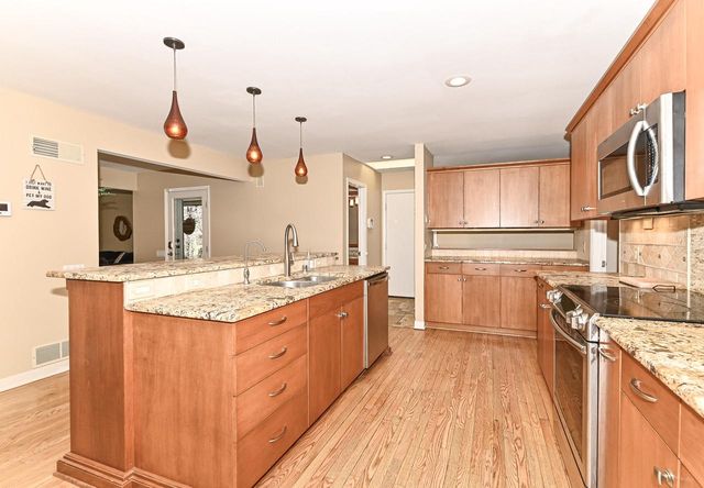 8801 Hart DRIVE, Waterford, WI 53185