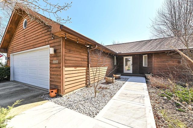 8801 Hart DRIVE, Waterford, WI 53185