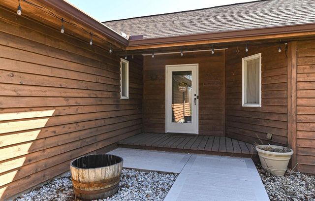 8801 Hart DRIVE, Waterford, WI 53185