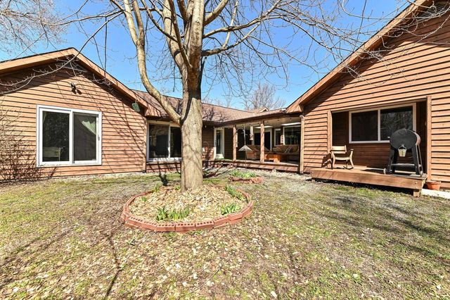 8801 Hart DRIVE, Waterford, WI 53185