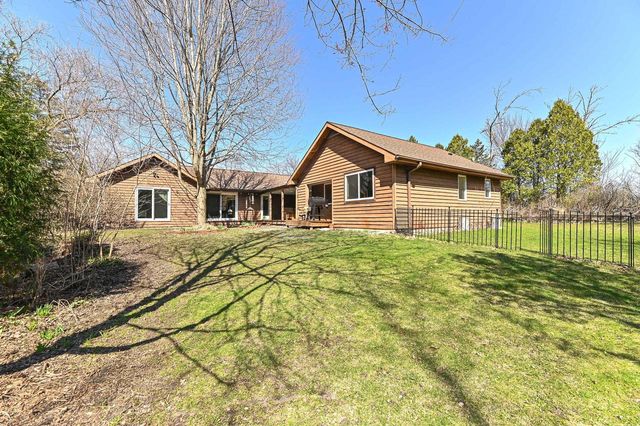 8801 Hart DRIVE, Waterford, WI 53185