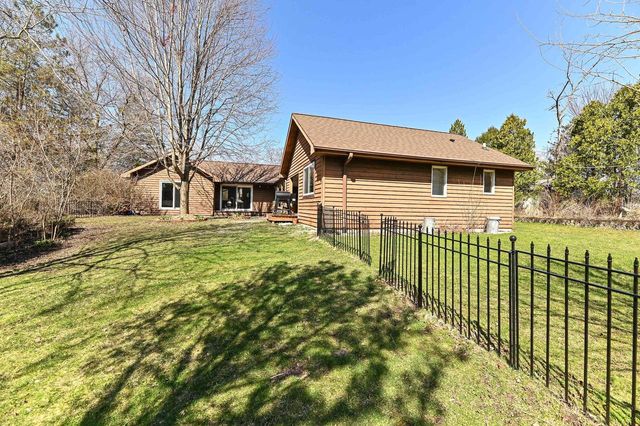 8801 Hart DRIVE, Waterford, WI 53185