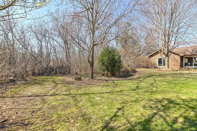 8801 Hart DRIVE, Waterford, WI 53185
