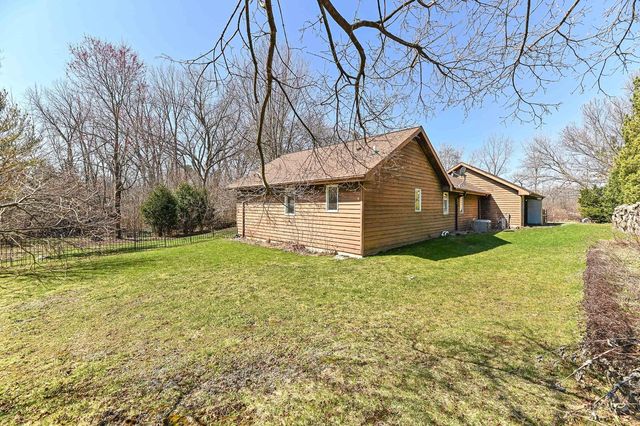 8801 Hart DRIVE, Waterford, WI 53185