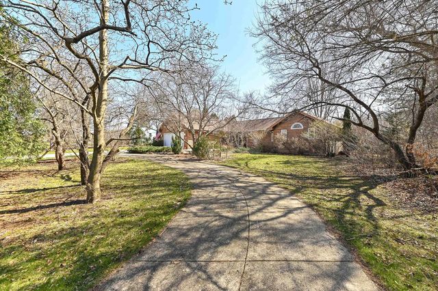 8801 Hart DRIVE, Waterford, WI 53185