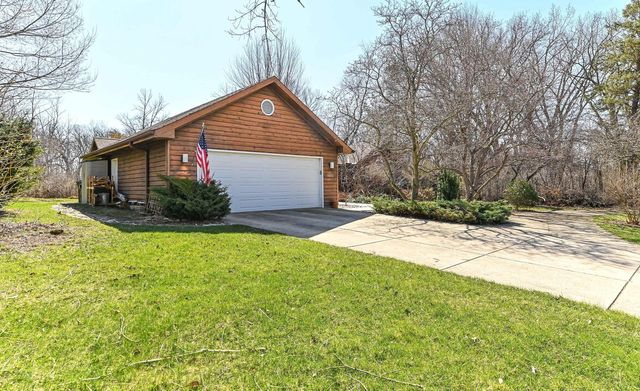 8801 Hart DRIVE, Waterford, WI 53185