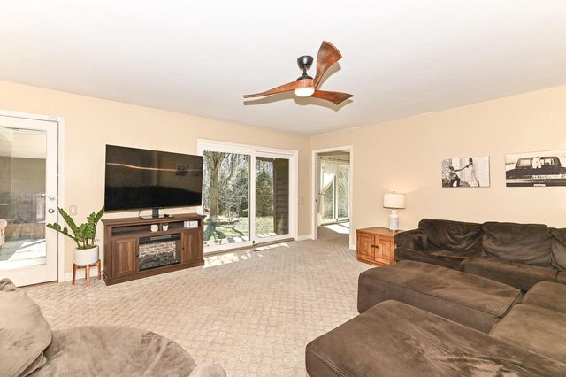 8801 Hart DRIVE, Waterford, WI 53185