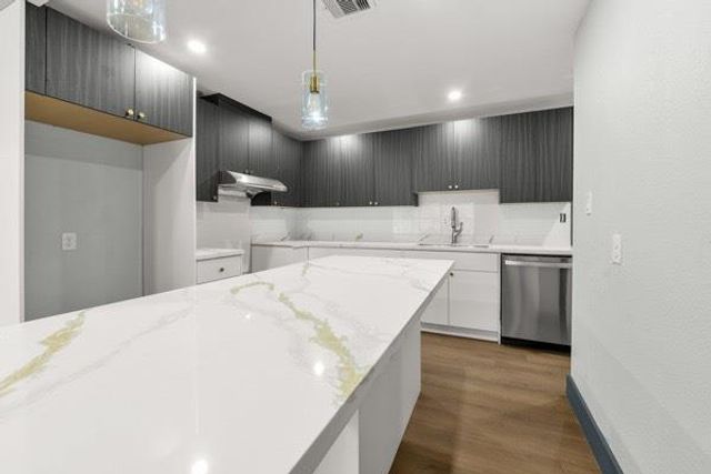 6058 Lyndhurst Drive, Houston, TX 77033