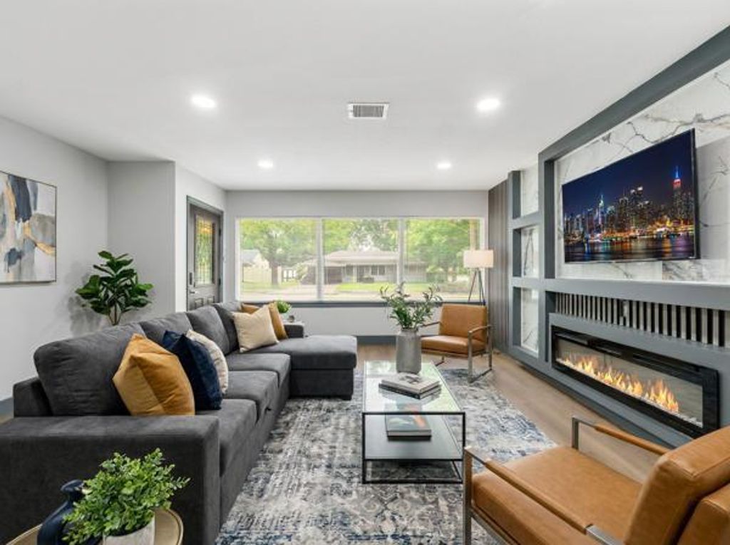 6058 Lyndhurst Drive, Houston, TX 77033