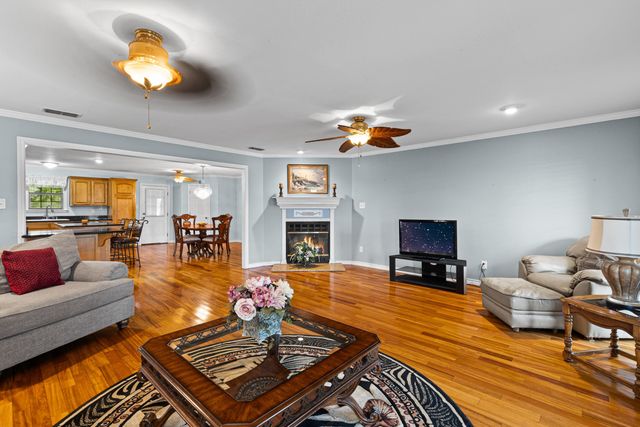 1831 Scarlet Oak, Gilmer, TX 75645
