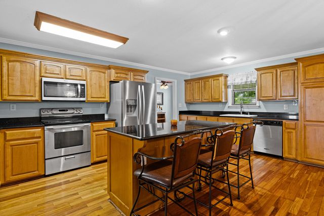 1831 Scarlet Oak, Gilmer, TX 75645