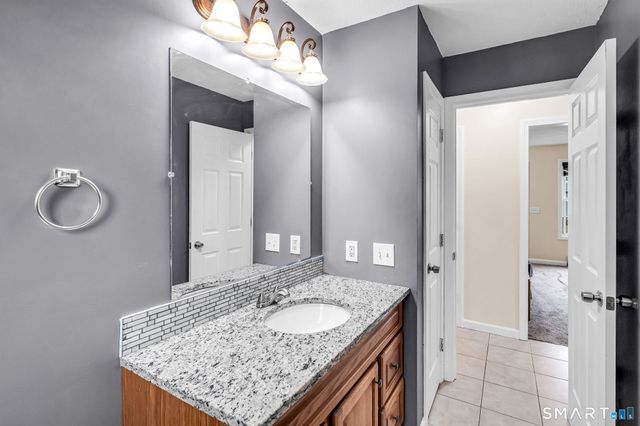 25 Woodlawn Avenue, Enfield, CT 06082