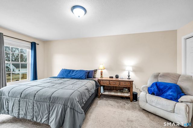 25 Woodlawn Avenue, Enfield, CT 06082