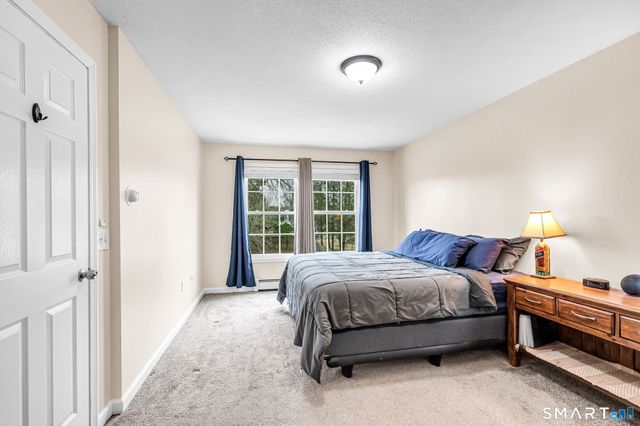 25 Woodlawn Avenue, Enfield, CT 06082