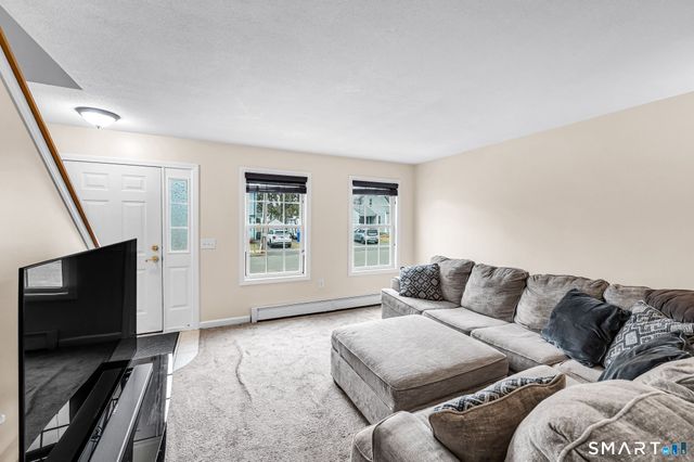 25 Woodlawn Avenue, Enfield, CT 06082