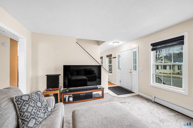 25 Woodlawn Avenue, Enfield, CT 06082