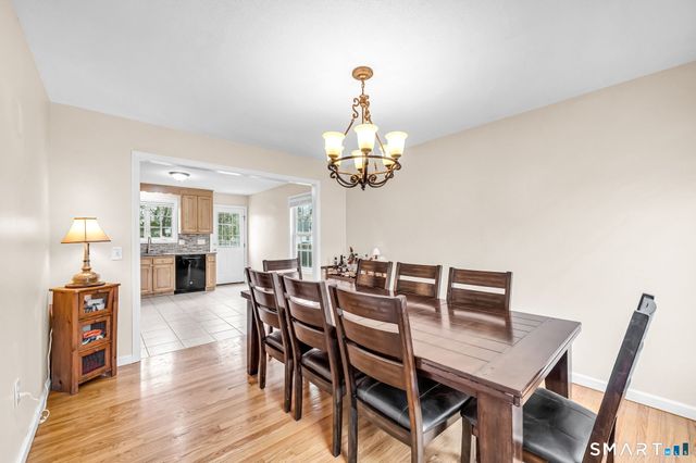 25 Woodlawn Avenue, Enfield, CT 06082