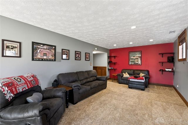 2292 Ivy Crest Drive, Bellbrook, OH 45305