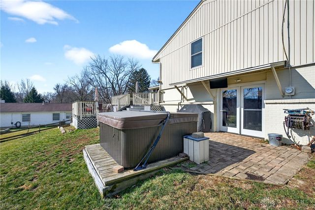 2292 Ivy Crest Drive, Bellbrook, OH 45305