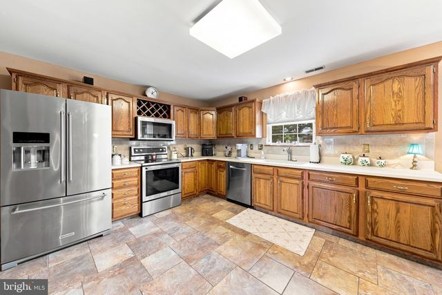 6 DRESSAGE DR, Sewell, NJ 08080