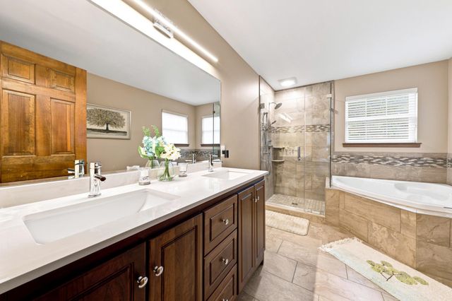 6 DRESSAGE DR, Sewell, NJ 08080