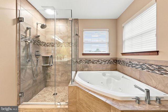 6 DRESSAGE DR, Sewell, NJ 08080