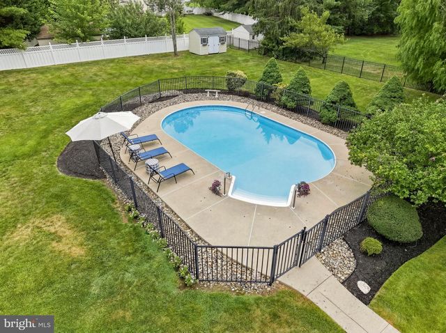 6 DRESSAGE DR, Sewell, NJ 08080