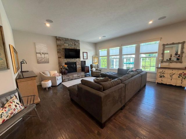 7712 Paradisio Drive, Galena, OH 43021