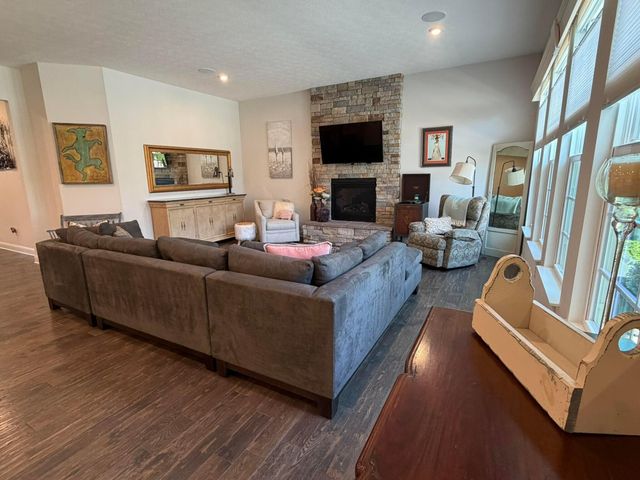 7712 Paradisio Drive, Galena, OH 43021