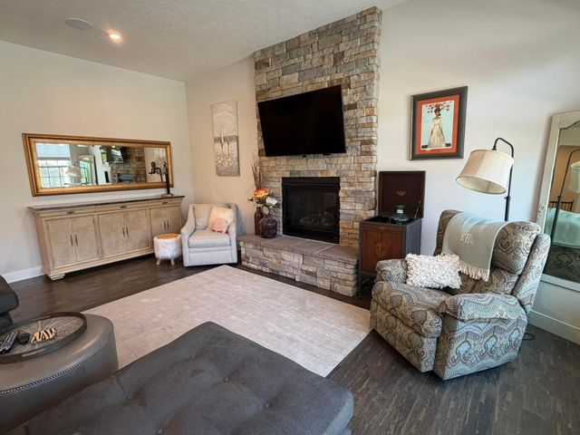 7712 Paradisio Drive, Galena, OH 43021