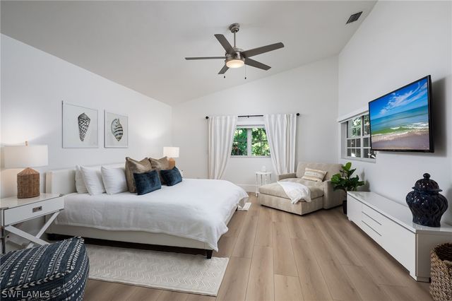 339 4th AVE N, Naples, FL 34102