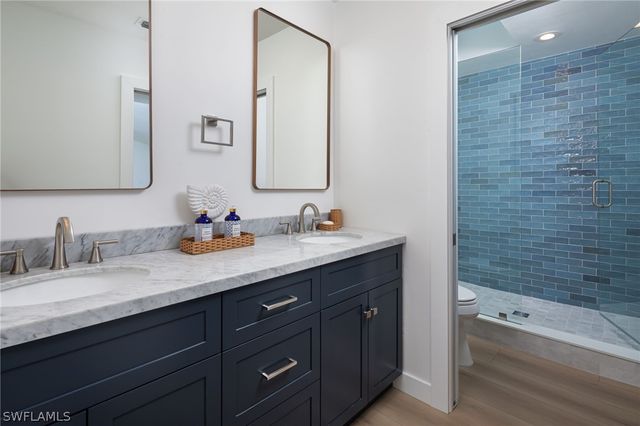 339 4th AVE N, Naples, FL 34102