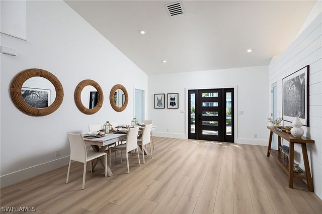 339 4th AVE N, Naples, FL 34102