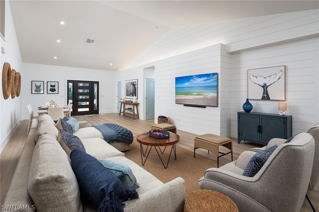 339 4th AVE N, Naples, FL 34102