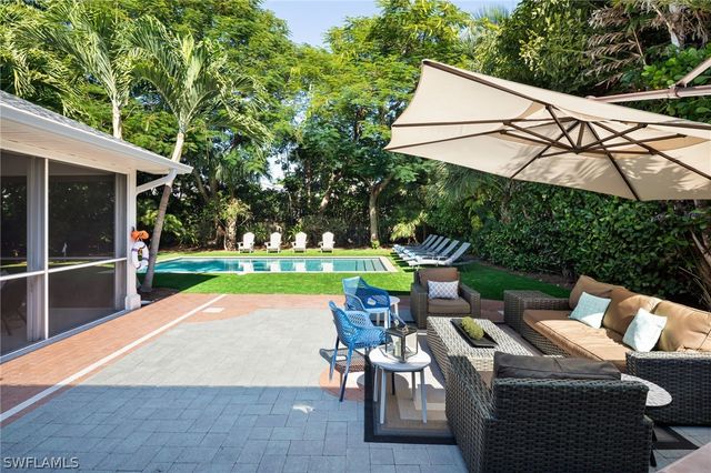 339 4th AVE N, Naples, FL 34102