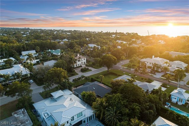 339 4th AVE N, Naples, FL 34102