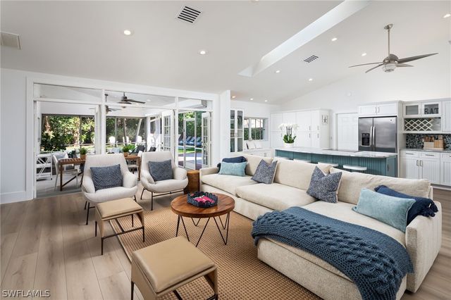 339 4th AVE N, Naples, FL 34102