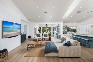 339 4th AVE N, Naples, FL 34102