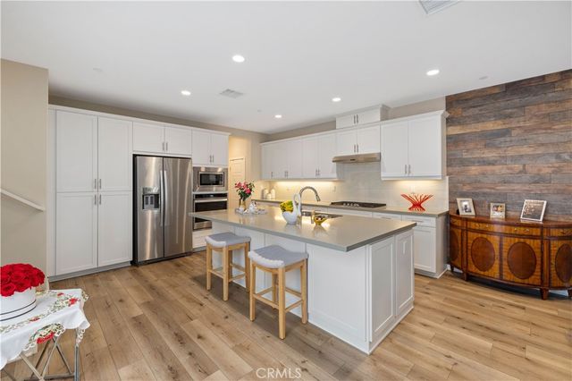 134 Modjeska, Irvine, CA 92618