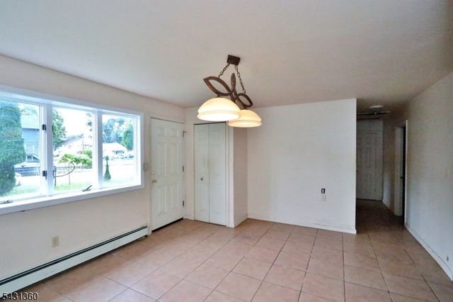 122 Dawes Hwy, Pompton Lakes Boro, NJ 07442