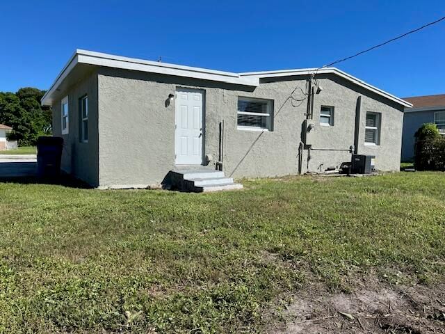 1373 W 30th Street, Riviera Beach, FL 33404