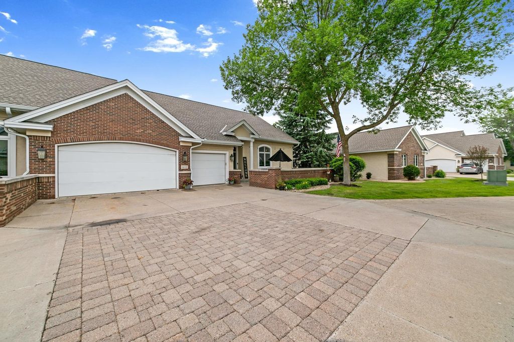 16717 49th Place N, Plymouth, MN 55446