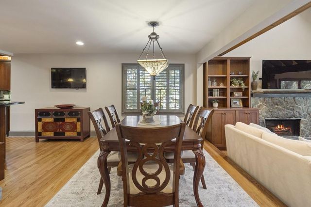 6402 Lakeview Drive, Buford, GA 30518