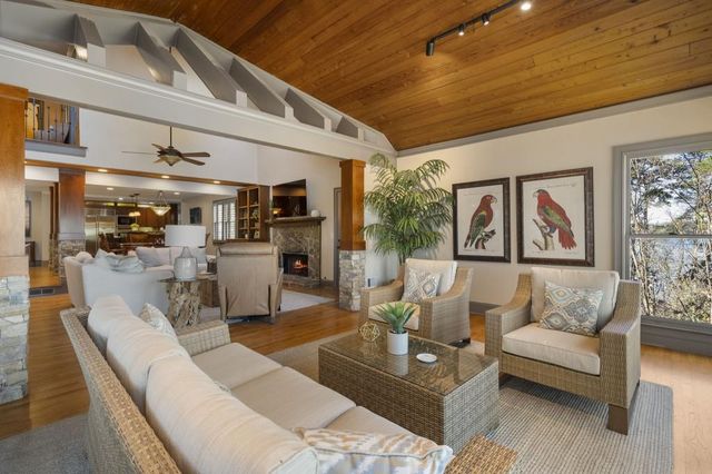 6402 Lakeview Drive, Buford, GA 30518