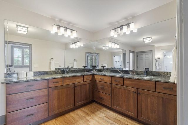 6402 Lakeview Drive, Buford, GA 30518